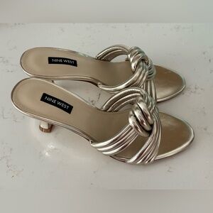 Nine West Norene knotted dress sandals in a metallic gold size 8.5 New